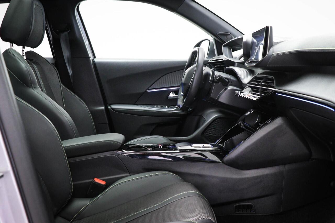 Peugeot 2008 1.2 Hybrid 136 GT | PANORAMADAK | 360 CAMERA | CAMERA / NAVIGATIE / DRIVE ASSIST PLUS- PACK |