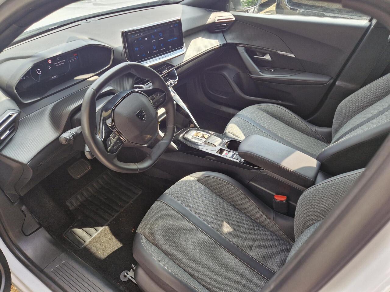 Peugeot 2008 1.2T Automaat 130pk Allure | Climate & Cruise Control | LMV | Parkeersensoren | LED | Apple Carplay / Android Auto |