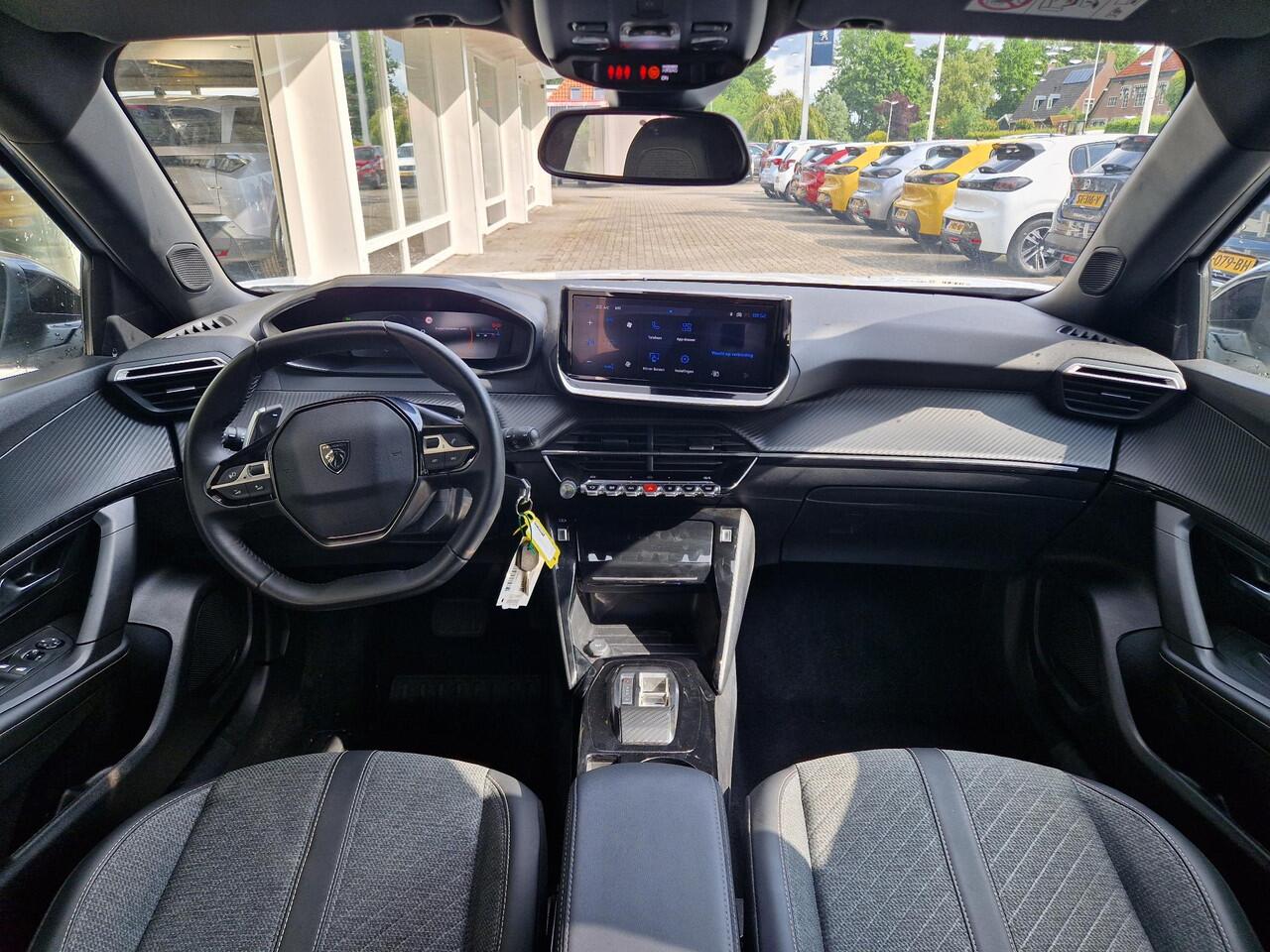 Peugeot 2008 1.2T Automaat 130pk Allure | Climate & Cruise Control | LMV | Parkeersensoren | LED | Apple Carplay / Android Auto |