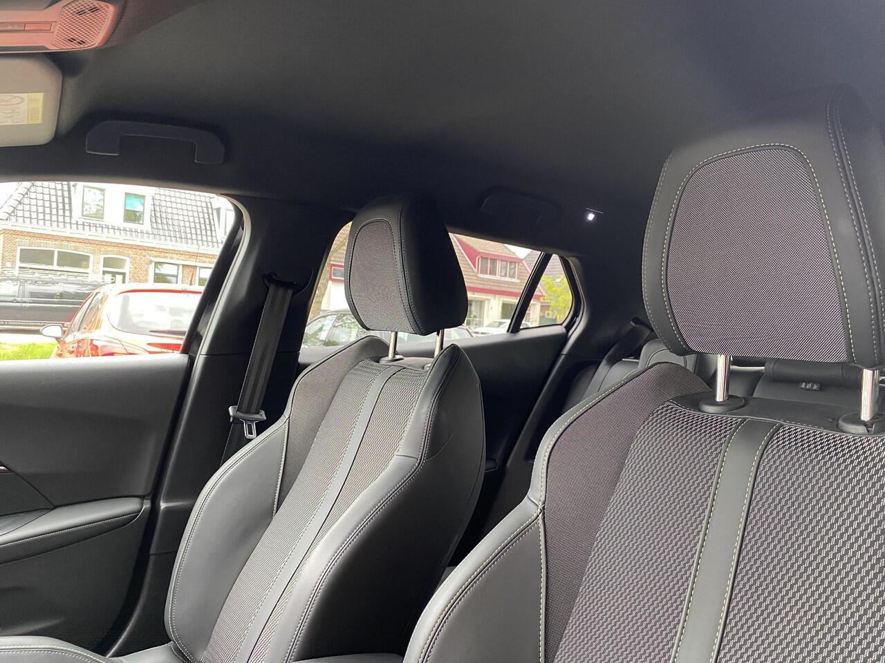 Peugeot 2008 1.2T 130pk Automaat GT | Navigatie | Climate & Cruise Control | 3D-Cockpit | Achteruitrijd Camera | AppleCarPlay/Android Auto |