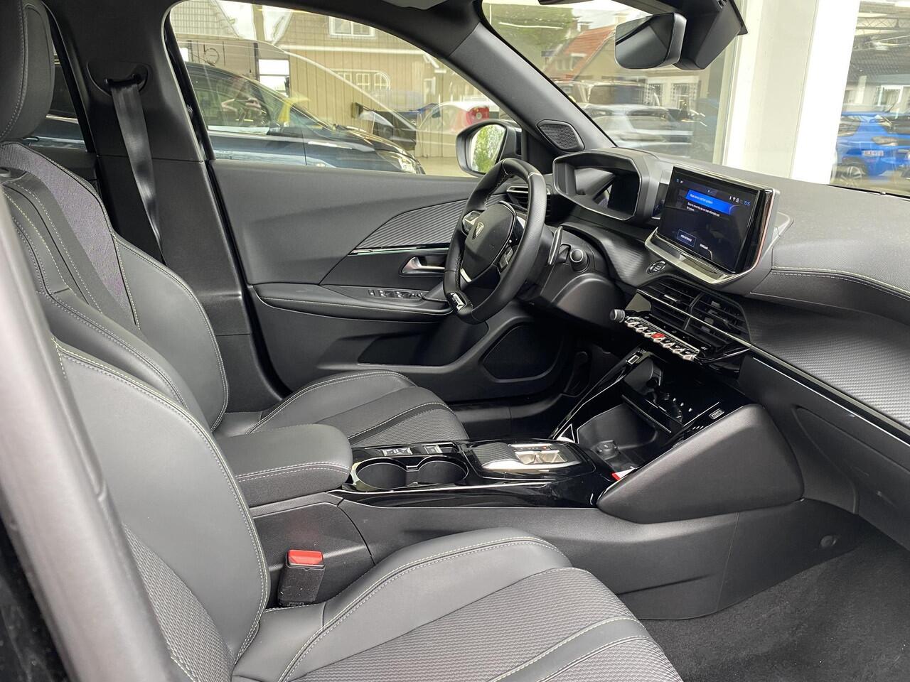 Peugeot 2008 1.2T 130pk Automaat GT | Navigatie | Climate & Cruise Control | 3D-Cockpit | Achteruitrijd Camera | AppleCarPlay/Android Auto |