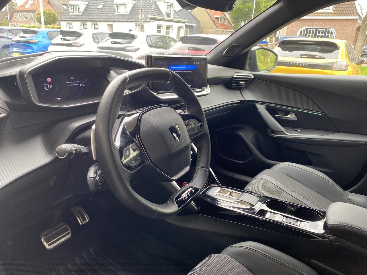 Peugeot 2008 1.2T 130pk Automaat GT | Navigatie | Climate & Cruise Control | 3D-Cockpit | Achteruitrijd Camera | AppleCarPlay/Android Auto |