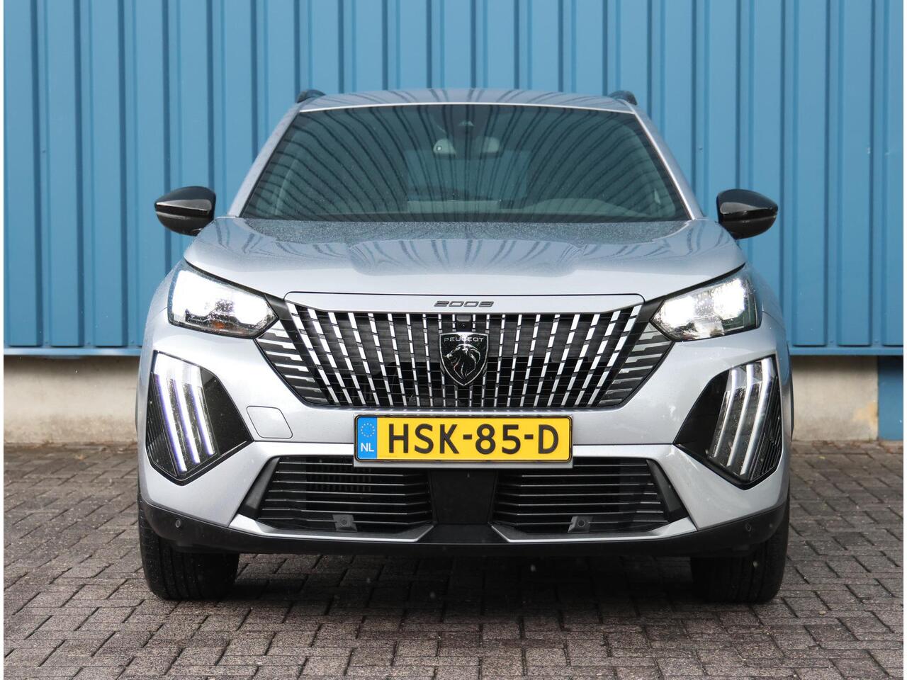 Peugeot 2008 1.2 Hybrid 136PK Allure | AUTOMAAT | AppleCarPlay/AndroidAuto | Climate Control | Adaptive Cruise Control | 360'Camera | FULL LED | Navigatie | LMV | Parkeersensoren | Privacy Glass | Isofix |