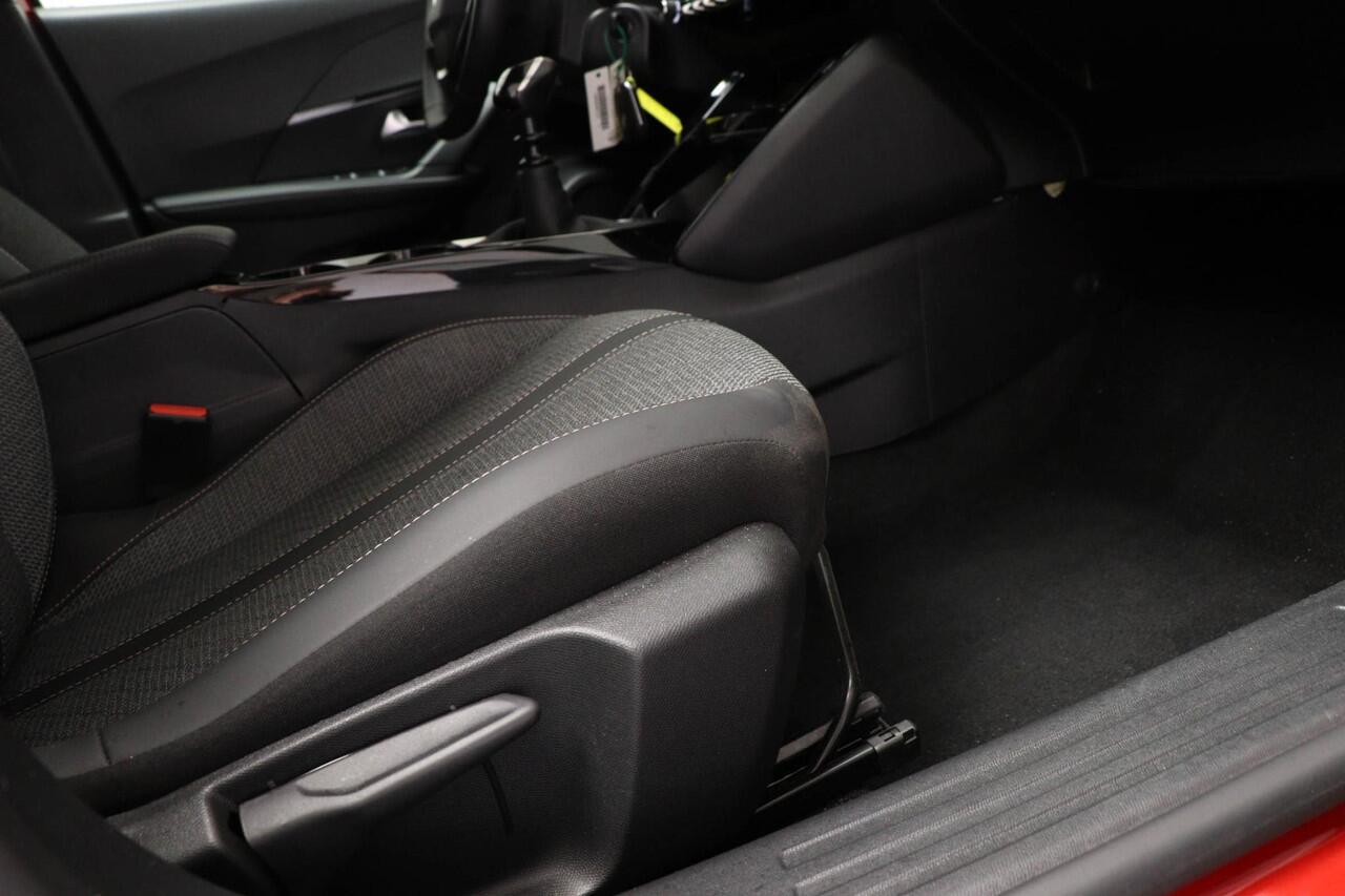 Peugeot 2008 1.2 PureTech 100 Allure | NAVI PACK | LED HALF LEDER | DAB | APPLE | CAMERA