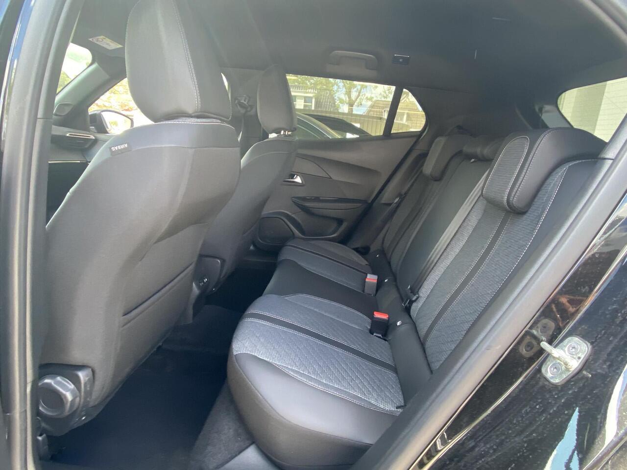 Peugeot 2008 1.2T 130pk Automaat Allure | 360 graden camera | Keyless | Stoelverwarming | Navi | Dodehoek detectie | Apple Carplay/Android Auto