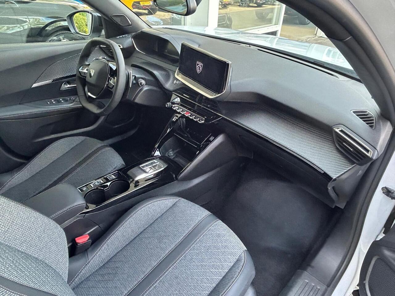 Peugeot 2008 1.2T 130pk Automaat Allure | Stoelverwarming | Achteruitrijd Camera | Climate & Cruise Control | Navigatie |