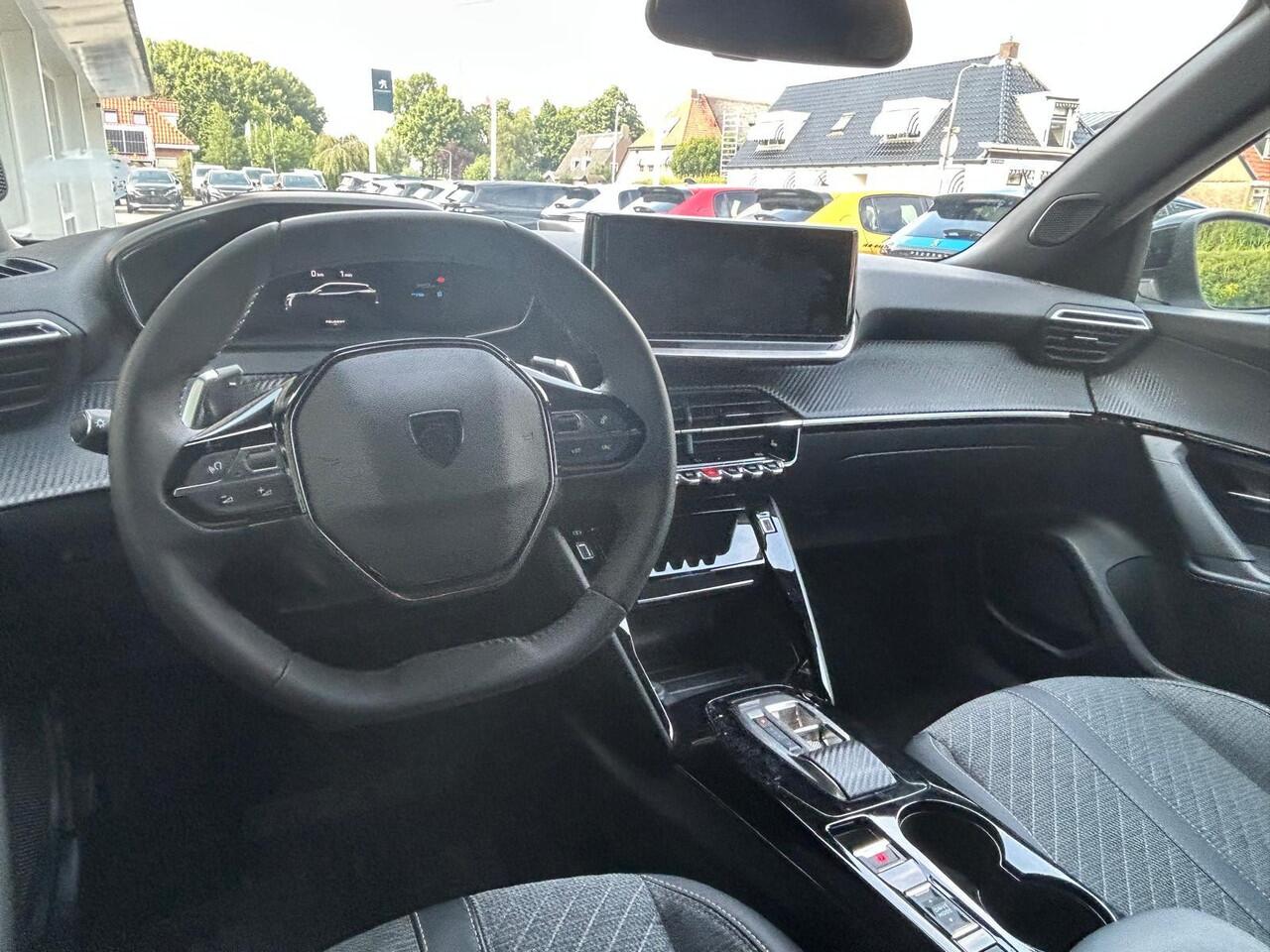 Peugeot 2008 1.2T 130pk Automaat Allure | Stoelverwarming | Achteruitrijd Camera | Climate & Cruise Control | Navigatie |