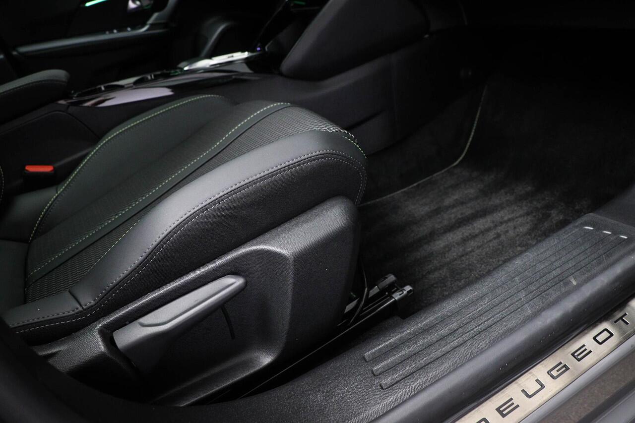 Peugeot 2008 1.2 Hybrid 136 GT | CAMERA / NAVIGATIE / DRIVE ASSIST PLUS- PACK | PANORAMADAK | 360 CAMERA