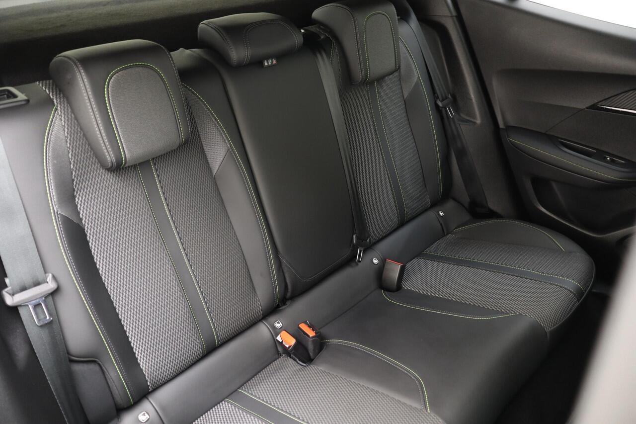 Peugeot 2008 1.2 Hybrid 145 GT Navigatie | Camera achter | Automaat