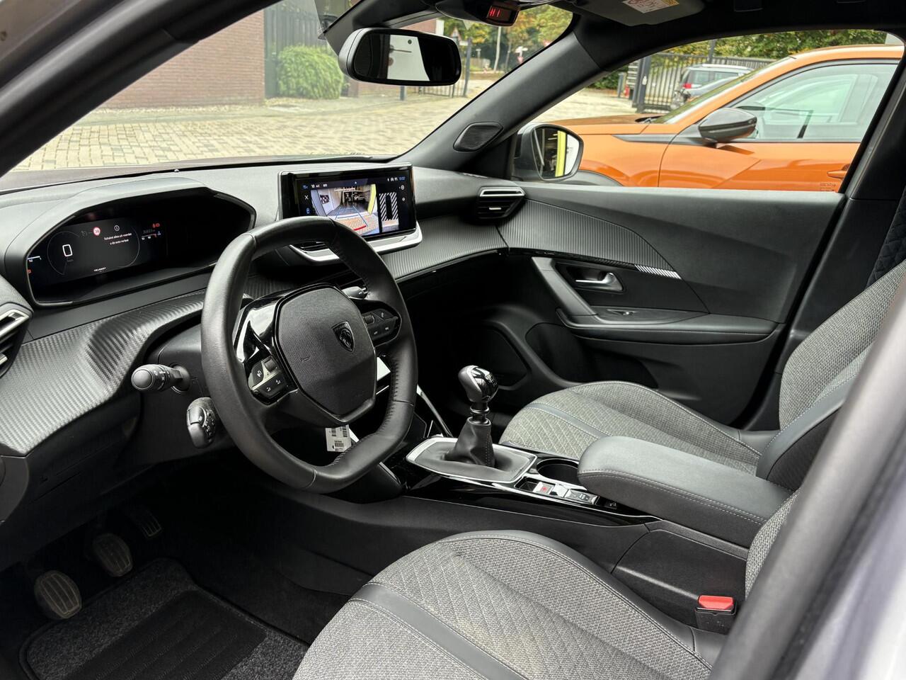 Peugeot 2008 1.2 PureTech 100 Allure Camera, LED, Halfleder, Navigatie