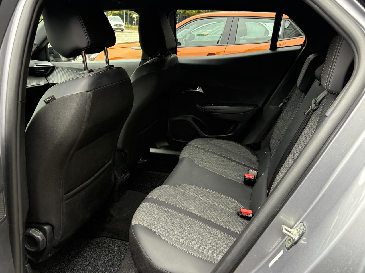 Peugeot 2008 1.2 PureTech 100 Allure Camera, LED, Halfleder, Navigatie