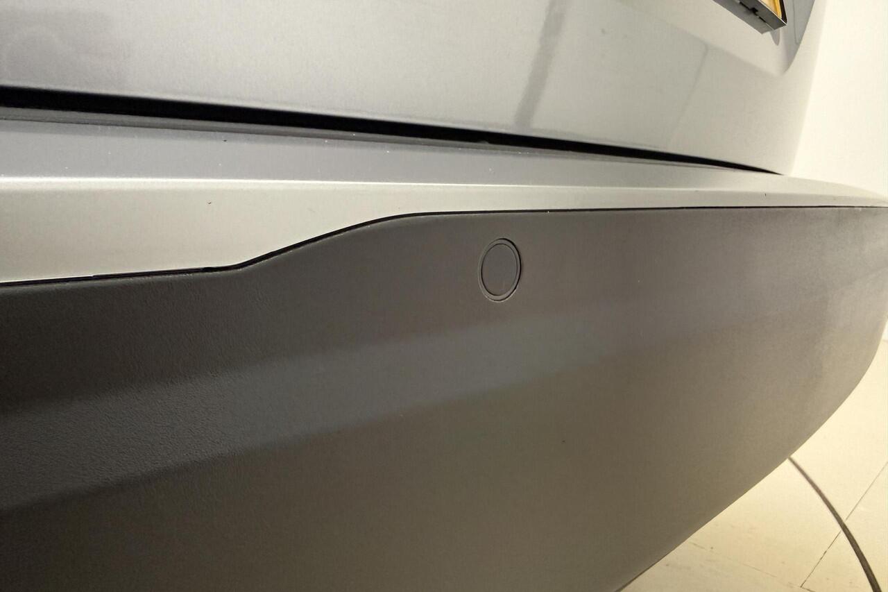 Peugeot 2008 1.2 PureTech Allure 100 PK | Handgeschakeld | Camera | Parkeersensor | Navigatie | Cruise Control | Climate Control | 1e eigenaar