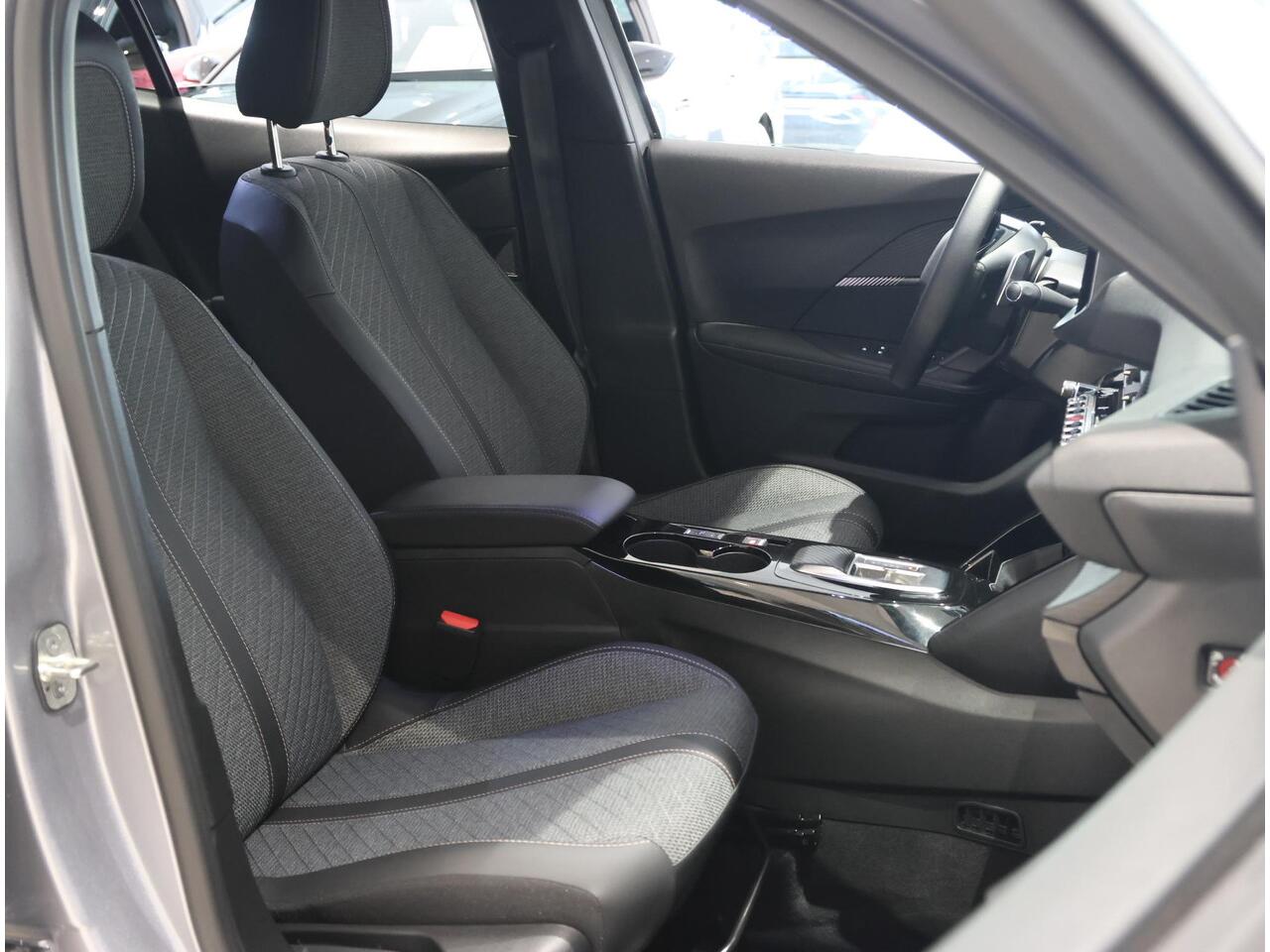 Peugeot 2008 SUV 136PK Hybrid Allure | 1ste eigenaar | AppleCarplay/Android Auto | 17"LMV | 360'Camera | AUTOMAAT | Keyless | Adaptive Cruise Control | Climate Control | FULL LED | Isofix | Privacy Glass |