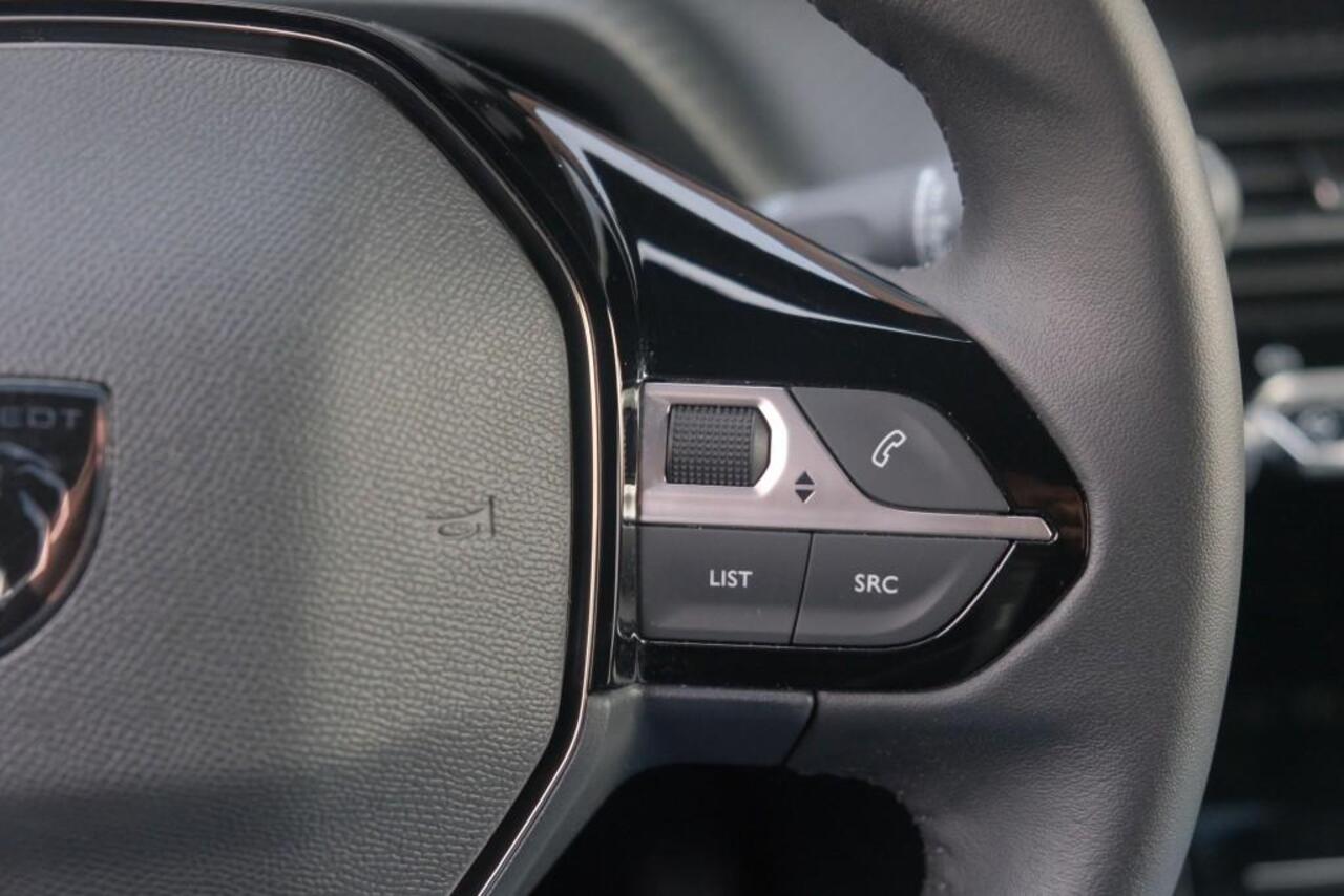 Peugeot 2008 1.2 PureTech 100pk Allure | Navi | App Connect | Climate | Cruise | Camera | PDC