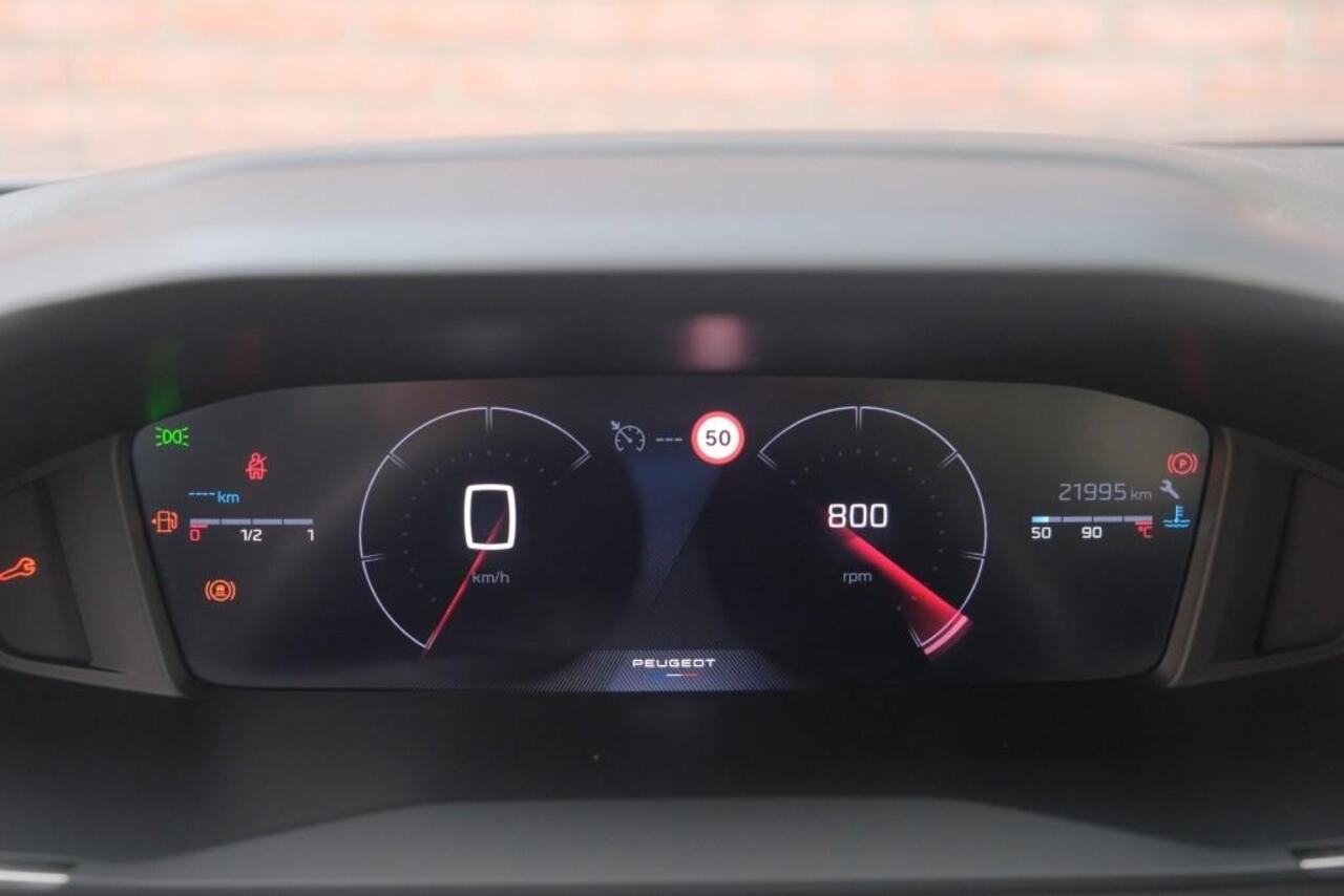 Peugeot 2008 1.2 PureTech 100pk Allure | Navi | App Connect | Climate | Cruise | Camera | PDC