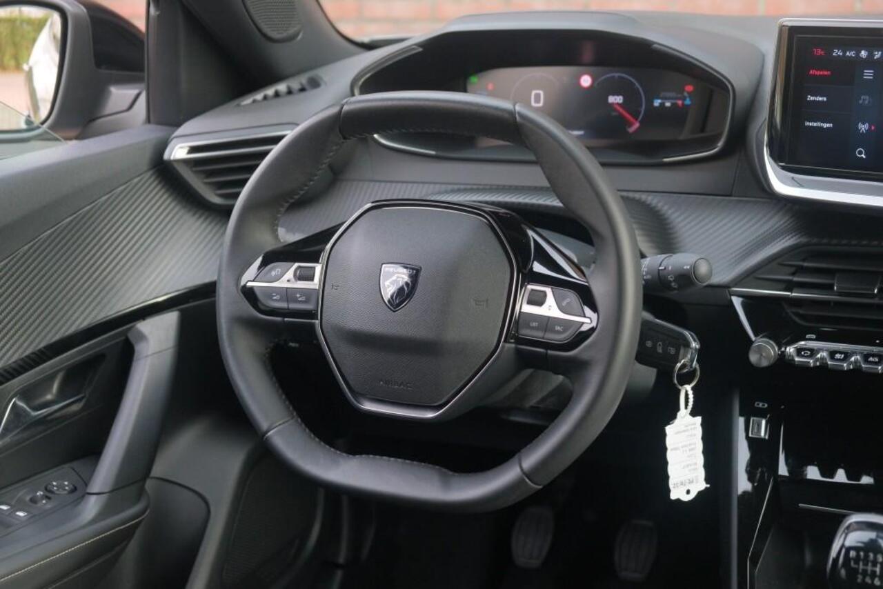 Peugeot 2008 1.2 PureTech 100pk Allure | Navi | App Connect | Climate | Cruise | Camera | PDC