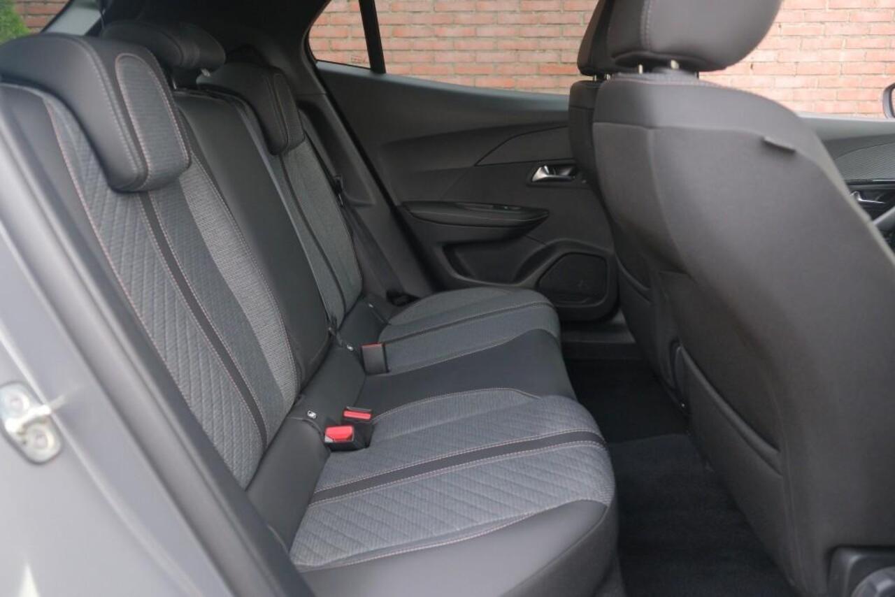 Peugeot 2008 1.2 PureTech 100pk Allure | Navi | App Connect | Climate | Cruise | Camera | PDC