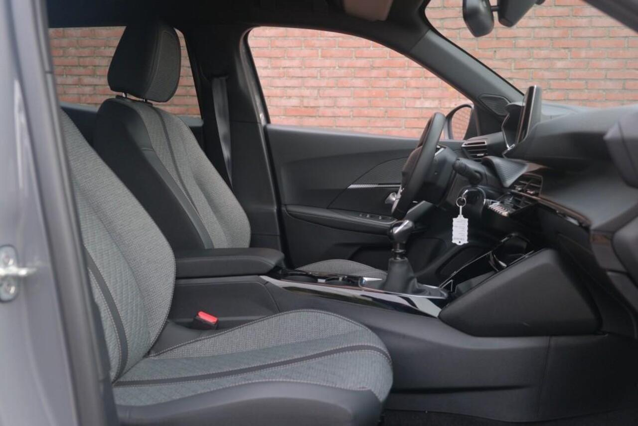 Peugeot 2008 1.2 PureTech 100pk Allure | Navi | App Connect | Climate | Cruise | Camera | PDC