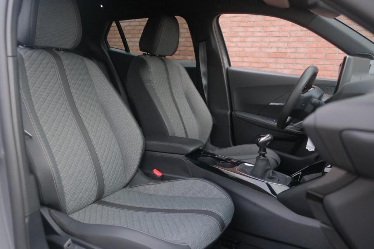 Peugeot 2008 1.2 PureTech 100pk Allure | Navi | App Connect | Climate | Cruise | Camera | PDC