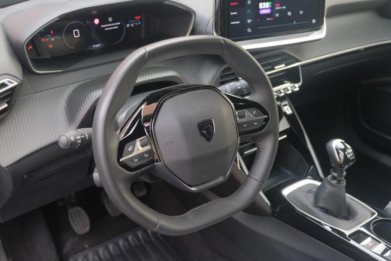 Peugeot 2008 1.2 PureTech 100pk Allure | Navi | App Connect | Climate | Cruise | Camera | PDC