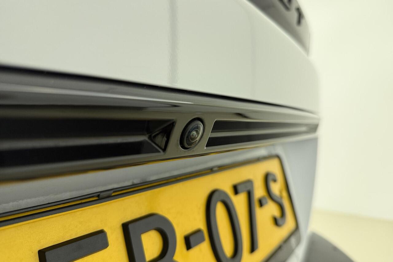 Peugeot 2008 1.2T 100pk Allure | Navigatie | Camera | Full LED | Apple Carplay/Android Auto | Parkeersensoren voor & achter | 17'' LM Velgen