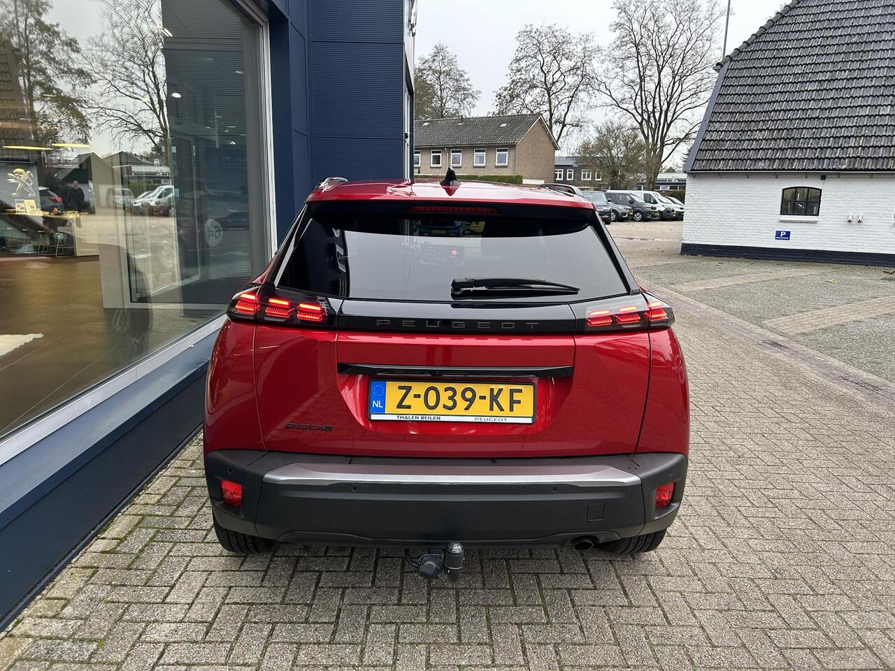 Peugeot 2008 1.2 Turbo 100 PK Allure | Trekhaak 1200 KG | Navigatie | LED Verlichting | Parkeercamera | Parkeersensoren | Digitaal Dashboard | Cruise Control | Climate Control | Half Lederen stoelen | Lichtmetalen Velgen 17 inch |