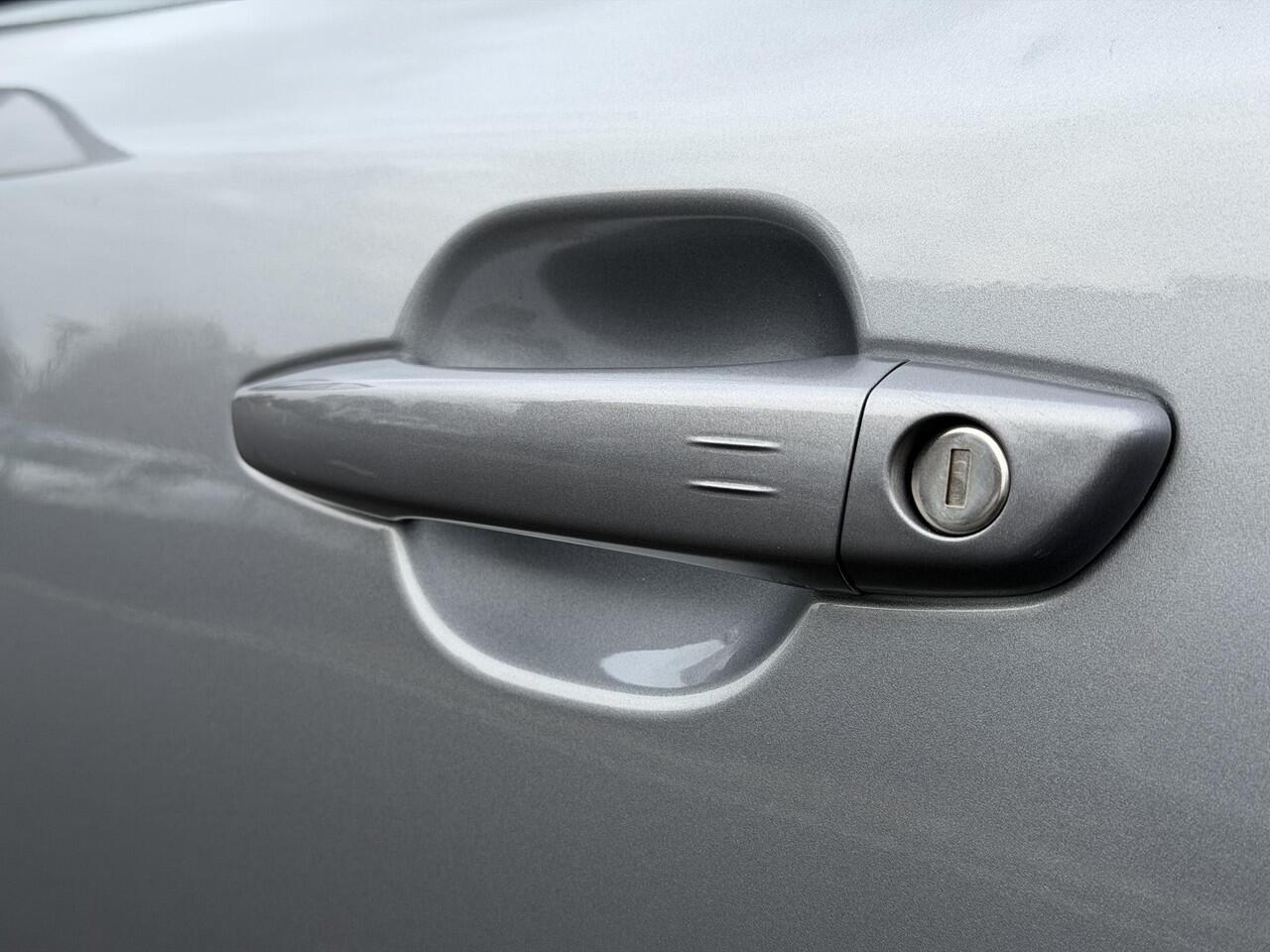 Peugeot 2008 GT 1.2 Hybrid 136PK e-DCS6 Automaat Navigatie, Achteruitrijcamera, Keyless, Parkeersensoren, Adaptieve Cruise Control, Apple Carplay, Android Auto