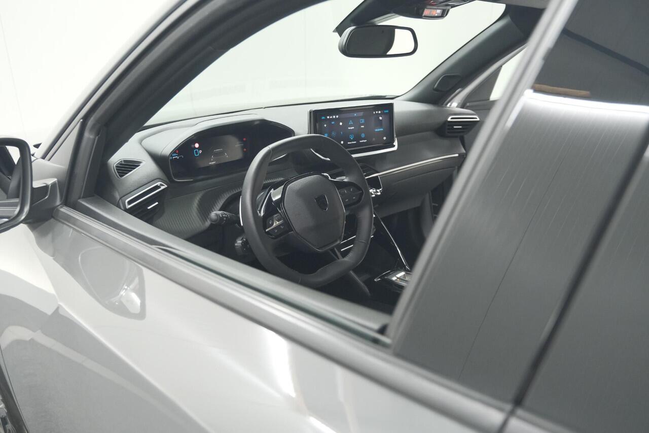 Peugeot 2008 Hybrid 136 e-DCS6 Allure | 360 Camera | Adaptieve Cruise Control | Dodehoekdetectie | Navigatie