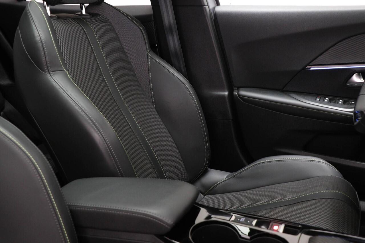 Peugeot 2008 1.2 Hybrid 136 GT | CAMERA / NAVIGATIE / DRIVE ASSIST PLUS- PACK | PANORAMADAK | 360 CAMERA