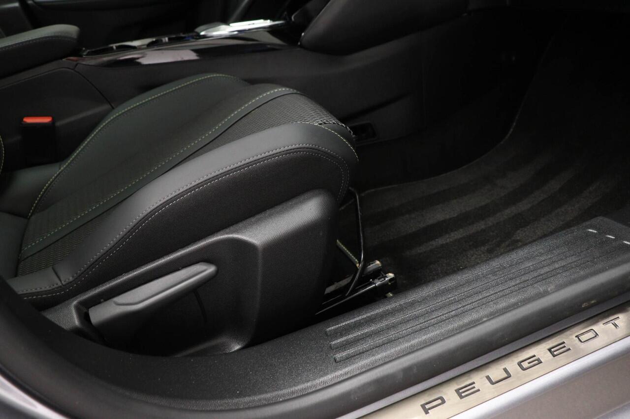 Peugeot 2008 1.2 Hybrid 136 GT | CAMERA / NAVIGATIE / DRIVE ASSIST PLUS- PACK | PANORAMADAK | 360 CAMERA