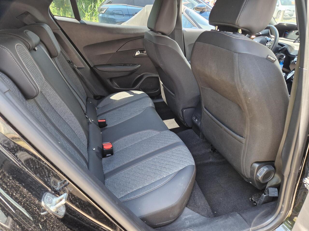 Peugeot 2008 1.2 Hybrid 136 Allure | Climate & Cruise Control | Applecarplay/Android Auto | Achteruitrijd Camera |