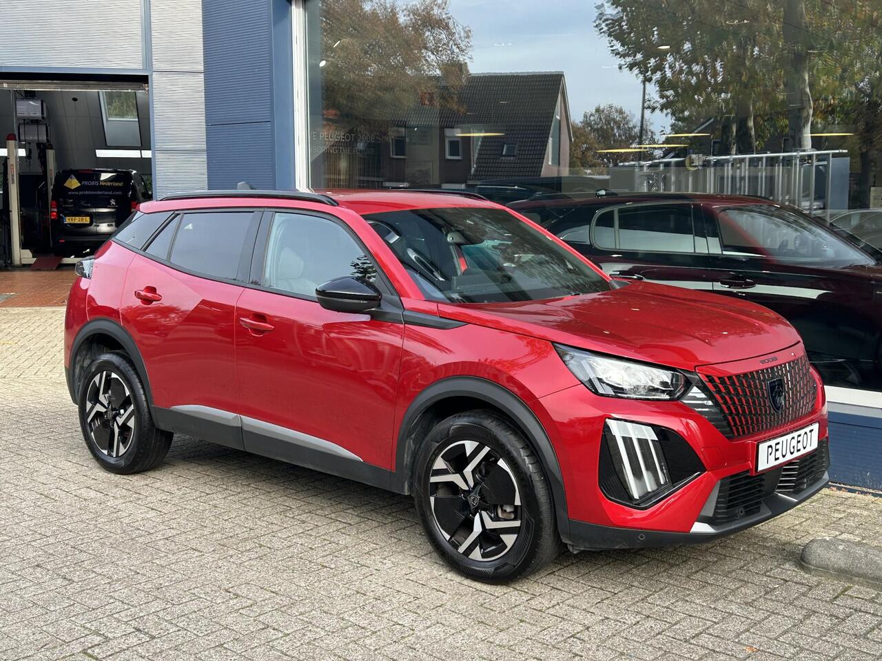 Peugeot 2008 1.2 Turbo 100 PK Allure | Nieuwste Model | Navigatie via Telefoon | LED Verlichting | Cruise Control | Hoge Zitpositie | Parkeersensoren | DAB | Digitaal Dashboard | Half Lederen stoelen | Lichtmetalen Velgen 17 inch |