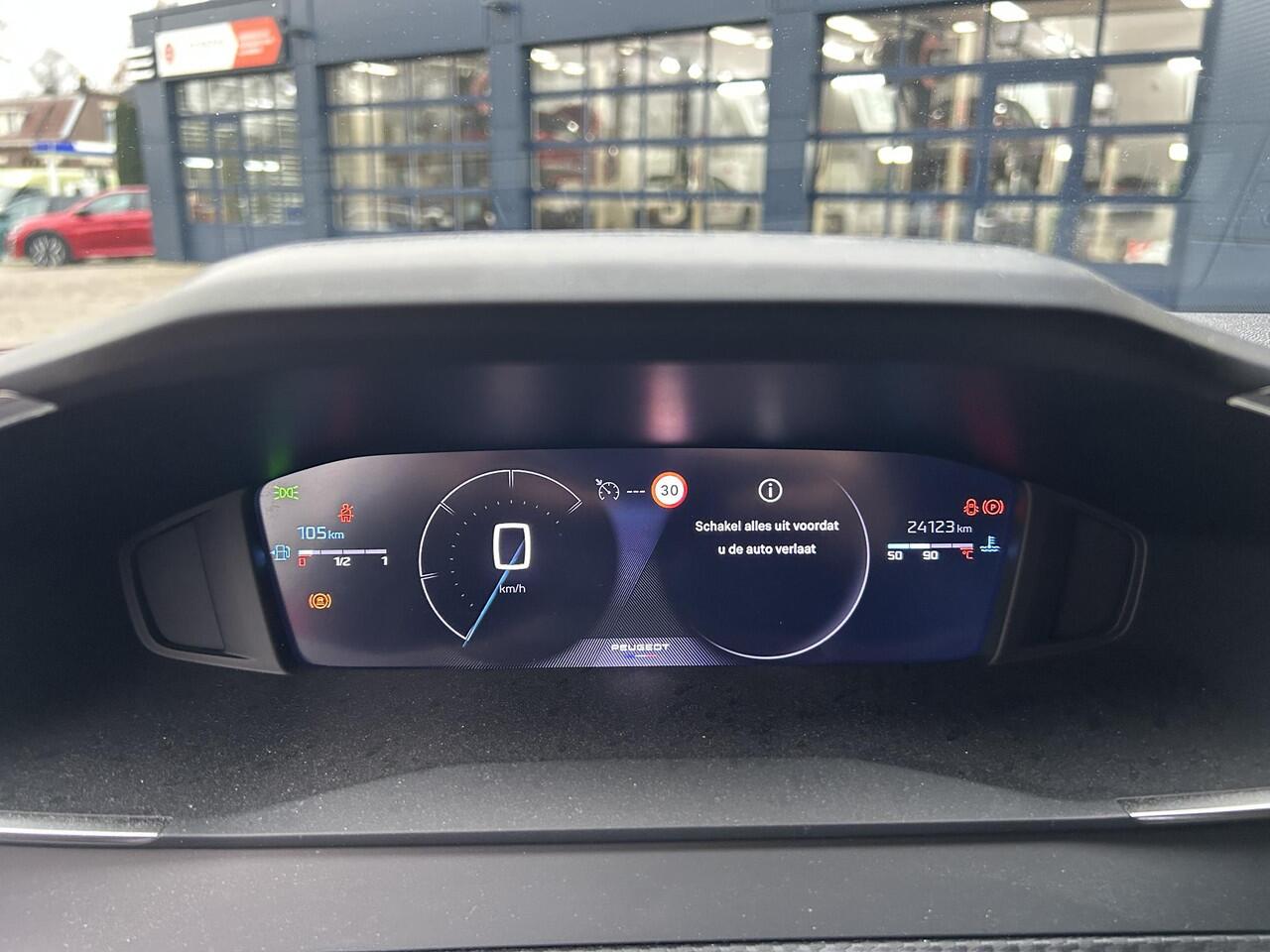 Peugeot 2008 1.2 Turbo 100 PK Allure | Trekhaak 1200 KG | Navigatie | LED Verlichting | Parkeercamera | Parkeersensoren | Digitaal Dashboard | Cruise Control | Climate Control | Half Lederen stoelen | Lichtmetalen Velgen 17 inch |