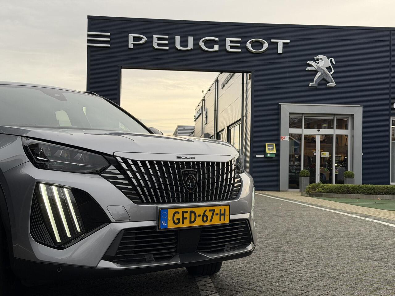 Peugeot 2008 GT 1.2 Hybrid 136PK e-DCS6 Automaat Navigatie, Achteruitrijcamera, Keyless, Parkeersensoren, Adaptieve Cruise Control, Apple Carplay, Android Auto