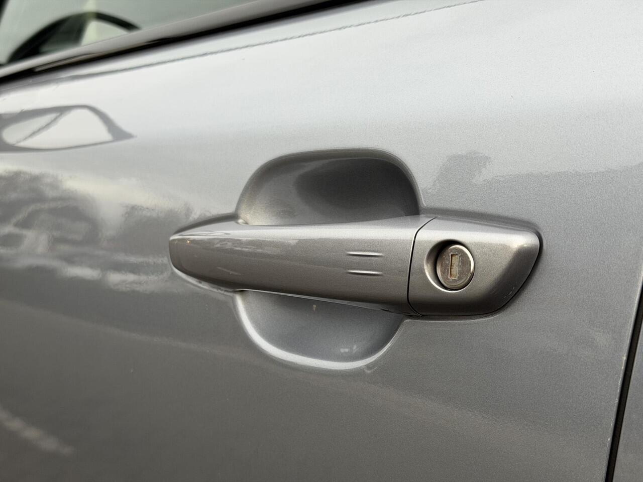 Peugeot 2008 GT 1.2 Hybrid 136PK e-DCS6 Automaat Navigatie, Achteruitrijcamera, Keyless, Parkeersensoren, Adaptieve Cruise Control, Apple Carplay, Android Auto