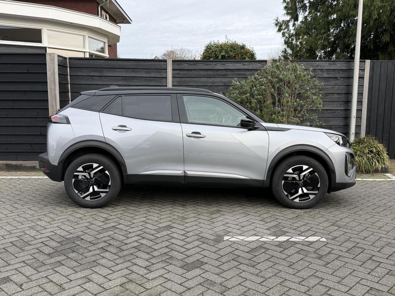 Peugeot 2008 GT 1.2 Hybrid 136PK e-DCS6 Automaat Navigatie, Achteruitrijcamera, Keyless, Parkeersensoren, Adaptieve Cruise Control, Apple Carplay, Android Auto