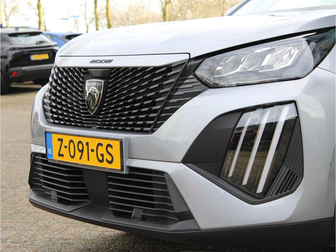Peugeot 2008 1.2 PureTech 100 Active | Navi / Camera / Climate