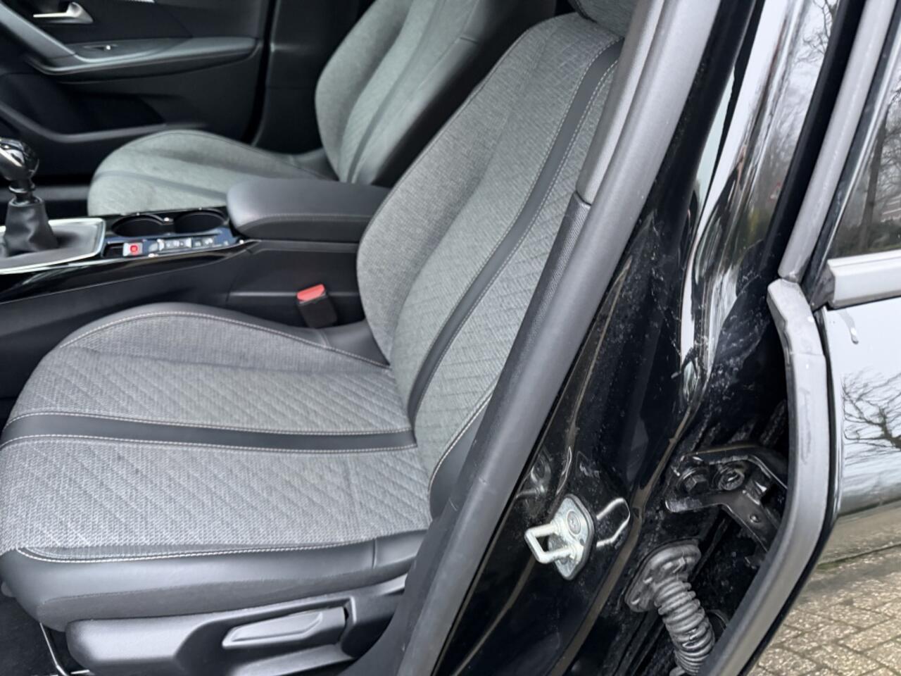 Peugeot 2008 1.2 PT Active Pack