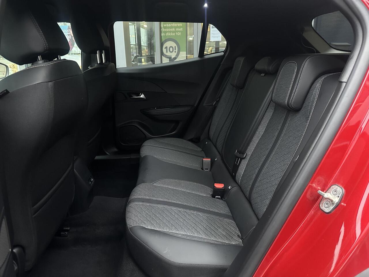 Peugeot 2008 1.2T 130pk Automaat Allure | Apple Carplay/Android Auto | Navigatie | Climate Control | Cruise Control | Parkeercamera/-sensoren | DAB | Lichtmetalen velgen |