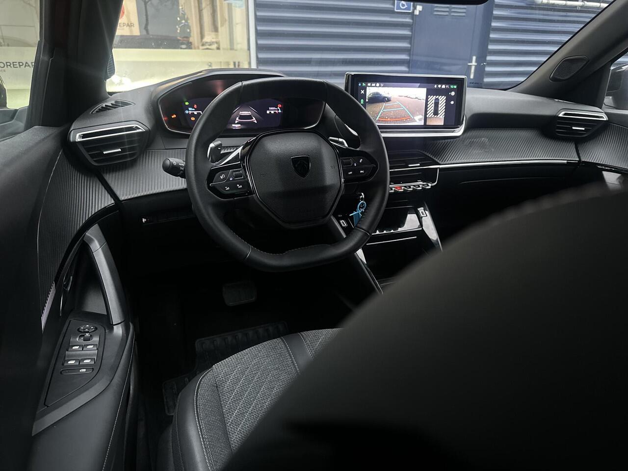 Peugeot 2008 1.2T 130pk Automaat Allure | Apple Carplay/Android Auto | Navigatie | Climate Control | Cruise Control | Parkeercamera/-sensoren | DAB | Lichtmetalen velgen |