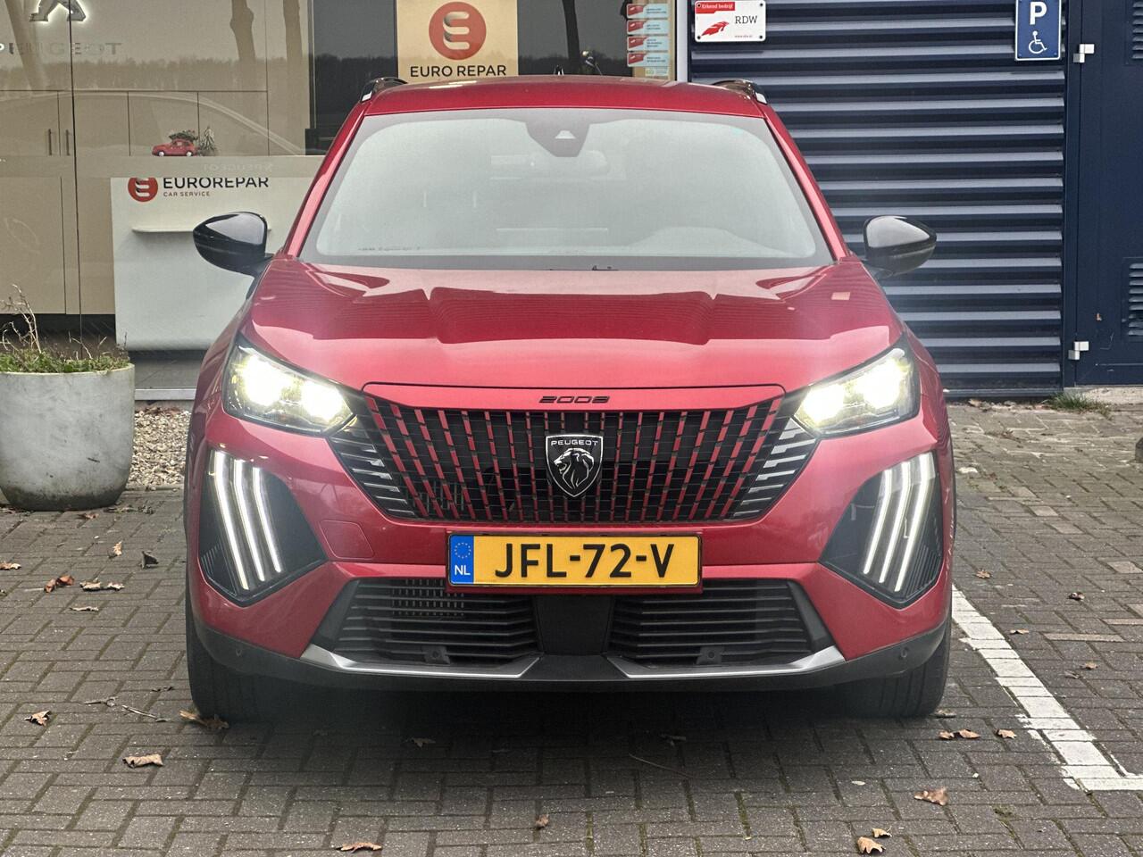 Peugeot 2008 1.2T 130pk Automaat Allure | Apple Carplay/Android Auto | Navigatie | Climate Control | Cruise Control | Parkeercamera/-sensoren | DAB | Lichtmetalen velgen |