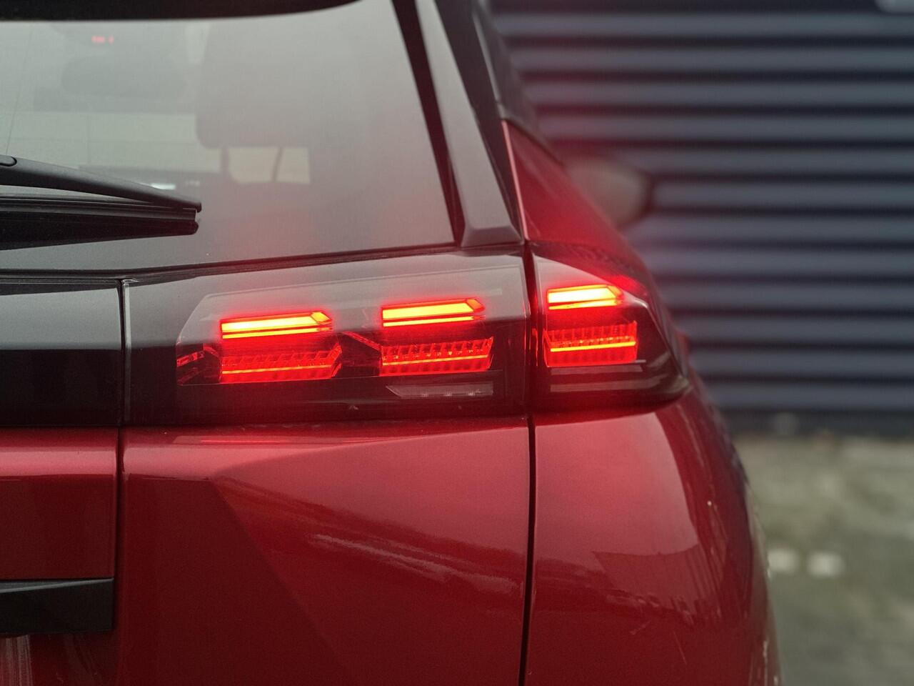 Peugeot 2008 1.2T 130pk Automaat Allure | Apple Carplay/Android Auto | Navigatie | Climate Control | Cruise Control | Parkeercamera/-sensoren | DAB | Lichtmetalen velgen |