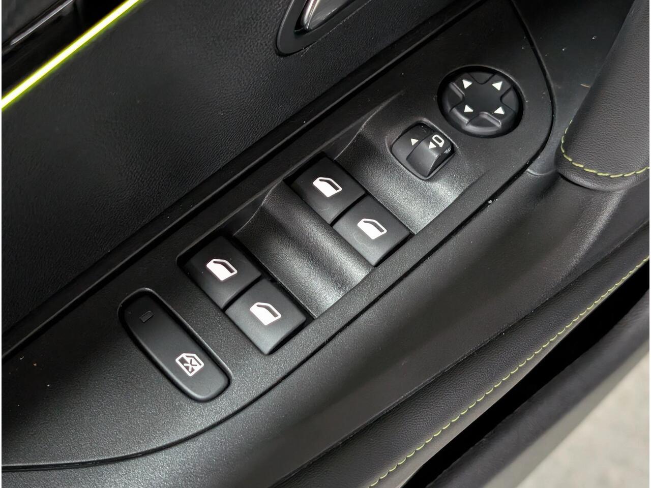 Peugeot 2008 GT 1.2 Turbo 130pk EAT8 | 360° CAMERA | KEYLESS ENTRY | NAVI | ADAPTIVE CRUISE | ALL-SEASONBANDEN | HALF LEDER/STOF