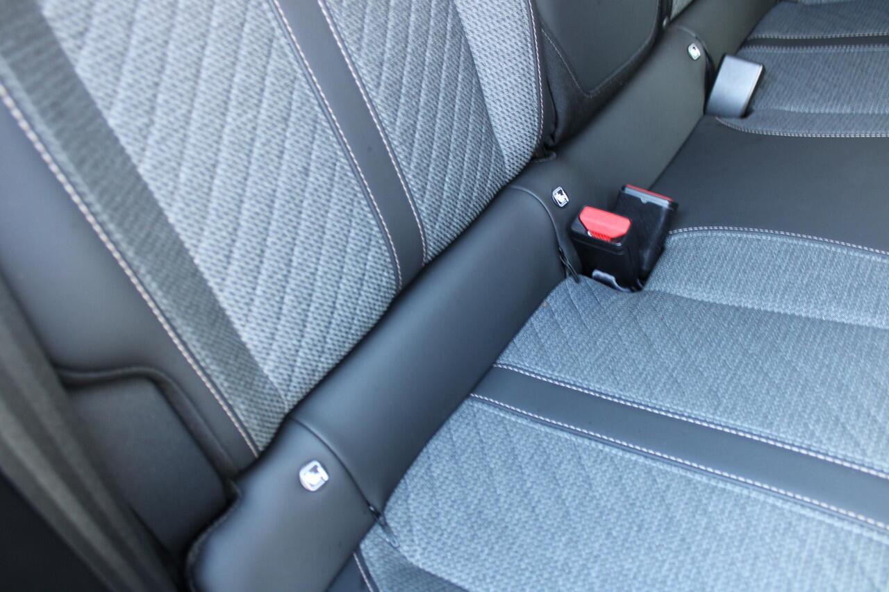 Peugeot 2008 1.2 PureTech 100pk Allure Airco Carplay PDC V+A 10.964km Nieuwstaat