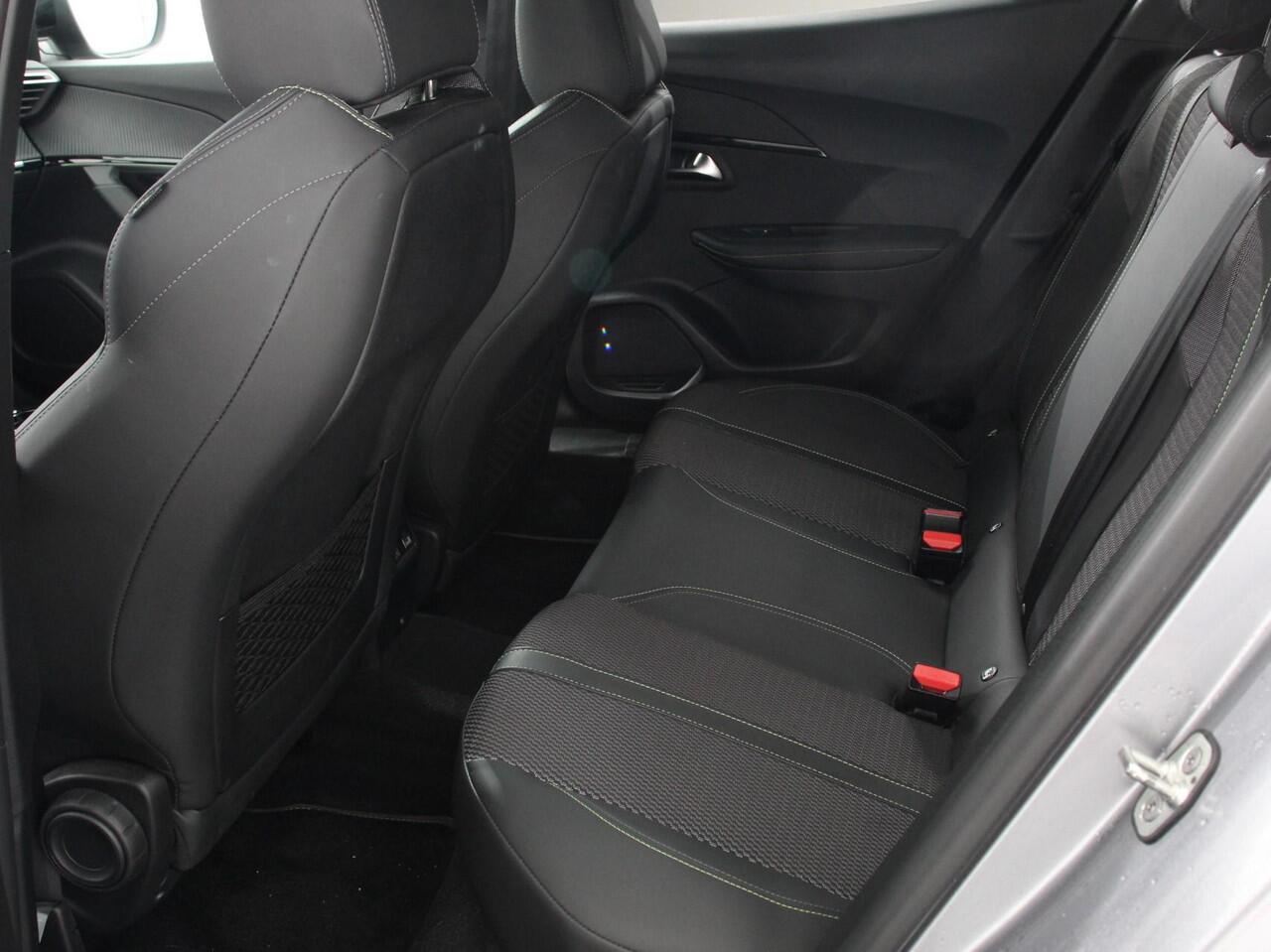 Peugeot 2008 1.2 PureTech 130 GT | DEMO ! | Automaat Clima Control Camera Achter Navigatie d.m.v. Apple Carplay / Android auto Velgen 17 inch