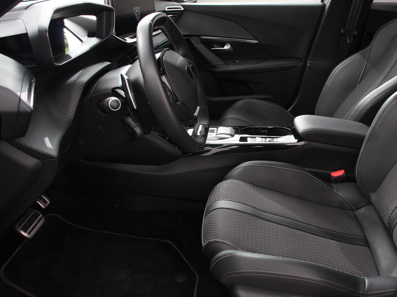 Peugeot 2008 1.2 PureTech 130 GT | DEMO ! | Automaat Clima Control Camera Achter Navigatie d.m.v. Apple Carplay / Android auto Velgen 17 inch