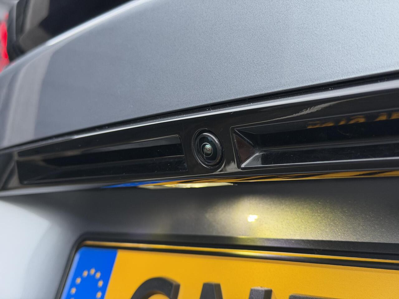 Peugeot 2008 GT 1.2 Hybrid 136PK e-DCS6 Automaat Navigatie, Achteruitrijcamera, Keyless, Parkeersensoren, Adaptieve Cruise Control, Apple Carplay, Android Auto