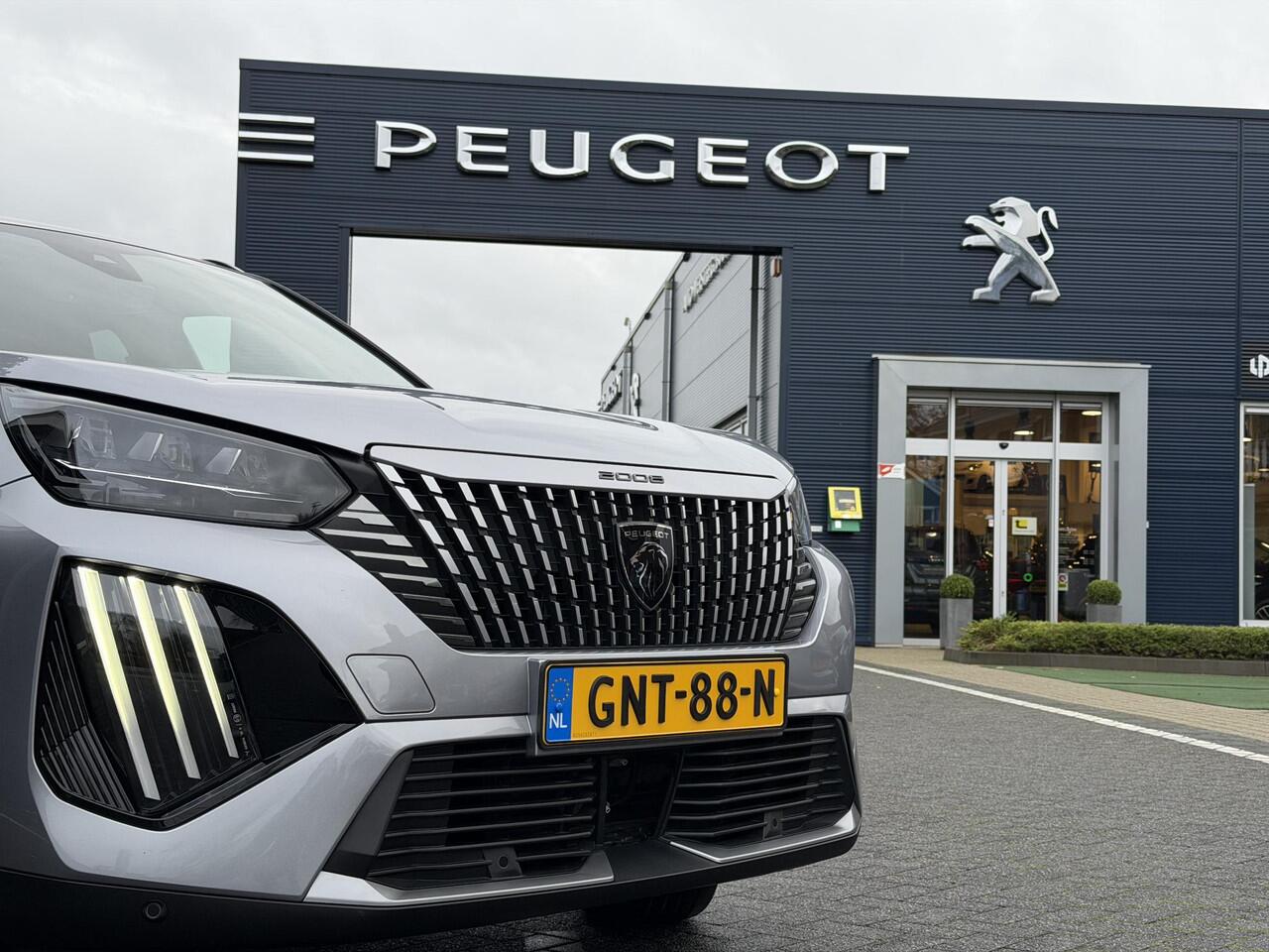 Peugeot 2008 GT 1.2 Hybrid 136PK e-DCS6 Automaat Navigatie, Achteruitrijcamera, Keyless, Parkeersensoren, Adaptieve Cruise Control, Apple Carplay, Android Auto
