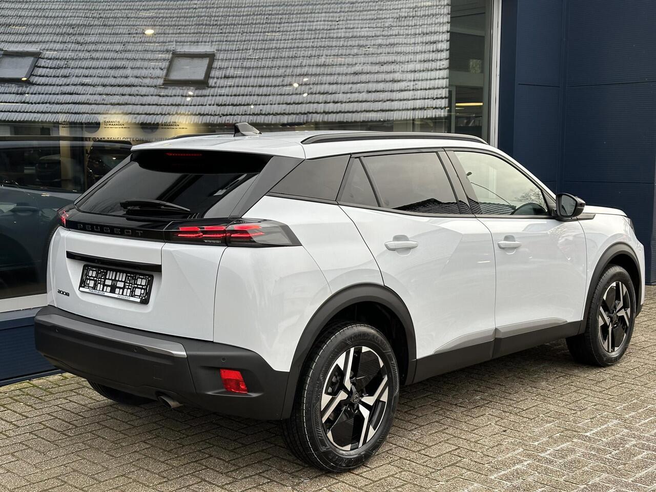 Peugeot 2008 1.2 Turbo 100 PK Allure | Lage km stand 7800 | Navigatie draadloos via carplay | Stoelverwarming | 360 Graden Camera | Dode Hoek Detectie | Climate Control | LED Verlichting | Cruise Control | 17" Lichtmetalen Velgen | Hoge Zitpositie | Half Lederen Bekle