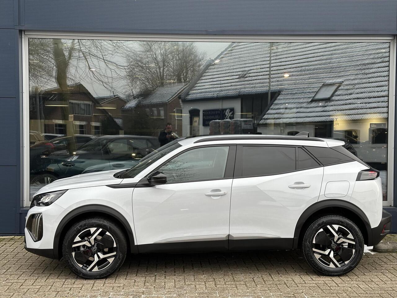 Peugeot 2008 1.2 Turbo 100 PK Allure | Lage km stand 7800 | Navigatie draadloos via carplay | Stoelverwarming | 360 Graden Camera | Dode Hoek Detectie | Climate Control | LED Verlichting | Cruise Control | 17" Lichtmetalen Velgen | Hoge Zitpositie | Half Lederen Bekle